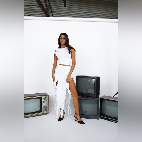 Lioness Rendezvous Top & Skirt Set In White – Size S – Gently Worn - Picture 5 of 9